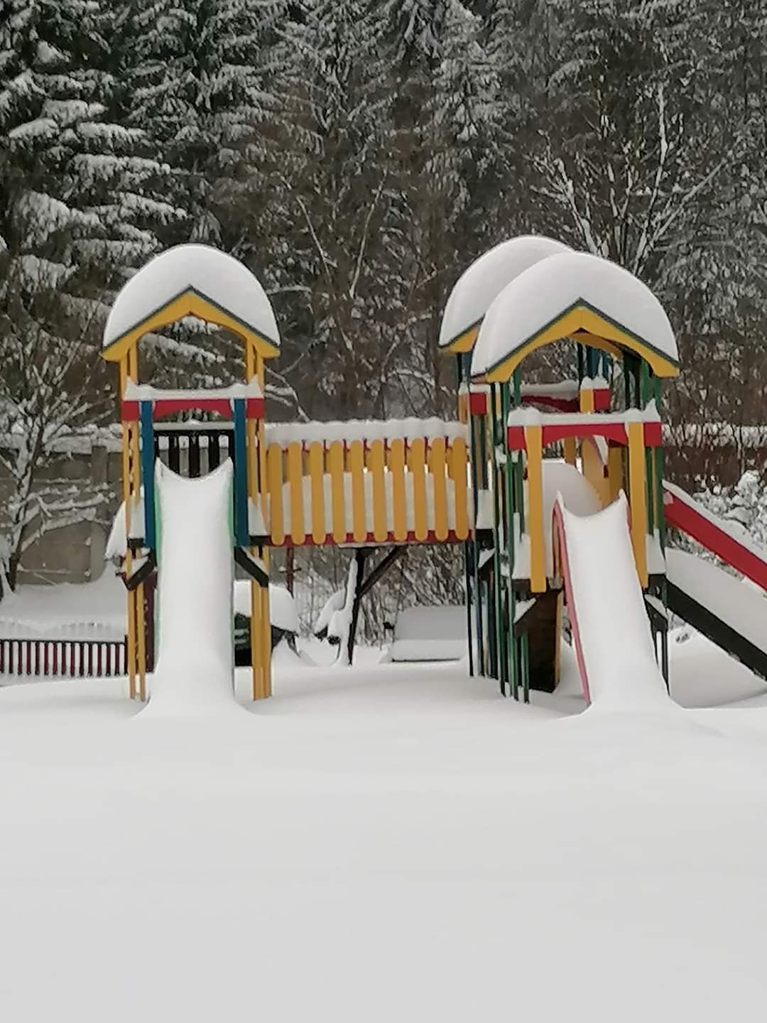 Loc de joacă iarna