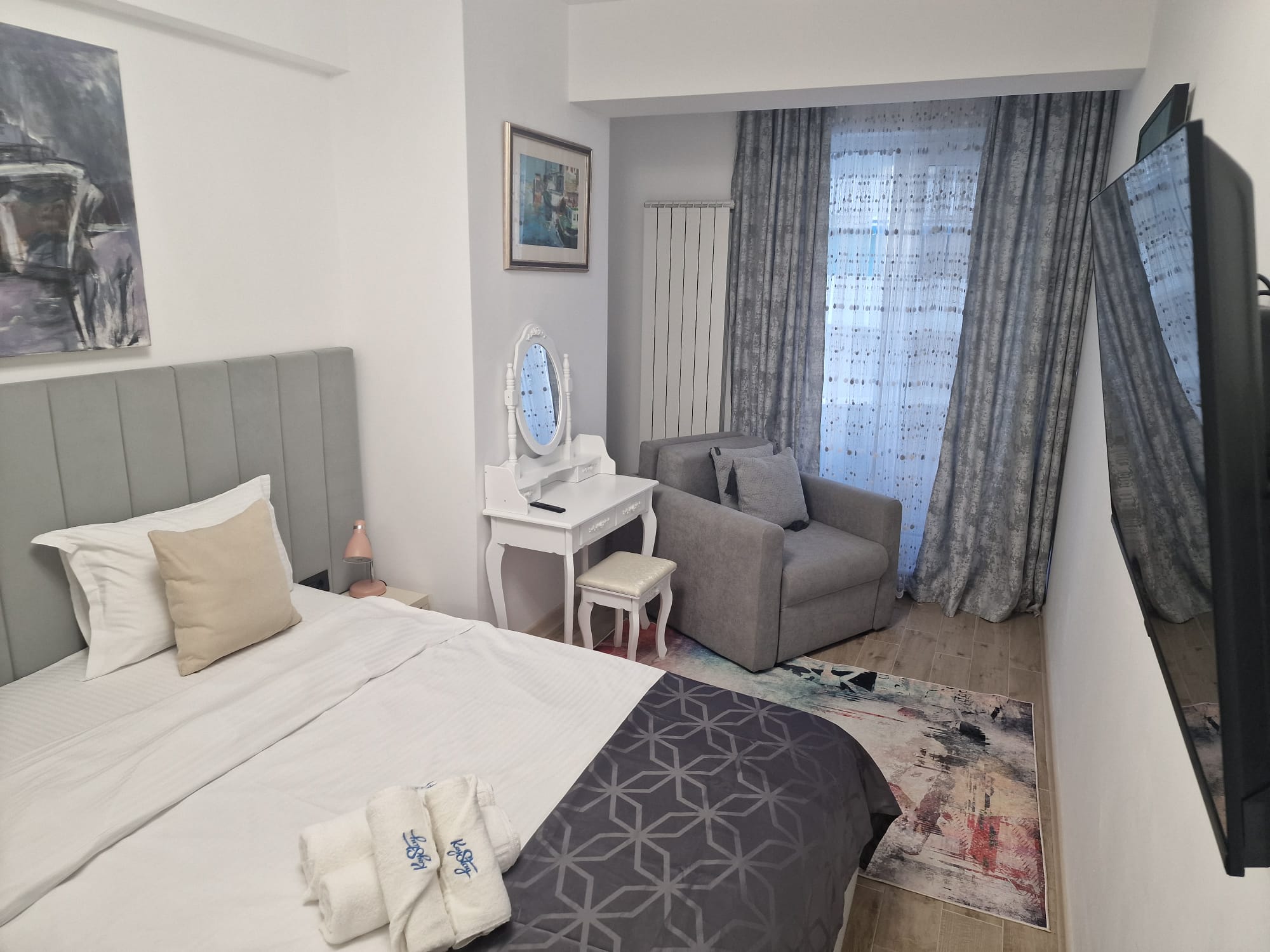 Apartamentul nostru modern, primitor și curat